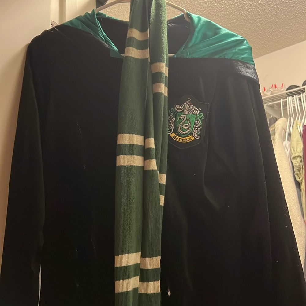HARRY POTTER SLYTHERIN ROBE AND SCARS